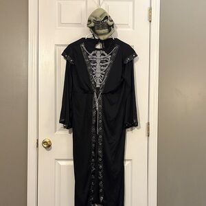 Kids Black Skeleton Costume with Mask size 10/12
3 piece set